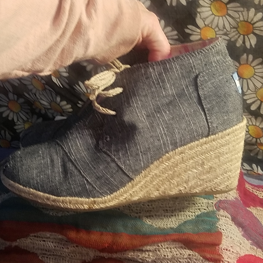 Ladies Toms Shoes Gently Worn Size 7.5 - Picture 4 of 8